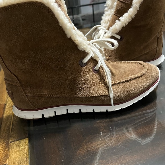 Cole Haan Womens Zerogrand Suede Waterproof Shearling Chukka Boots. Size 7 - Picture 7 of 16